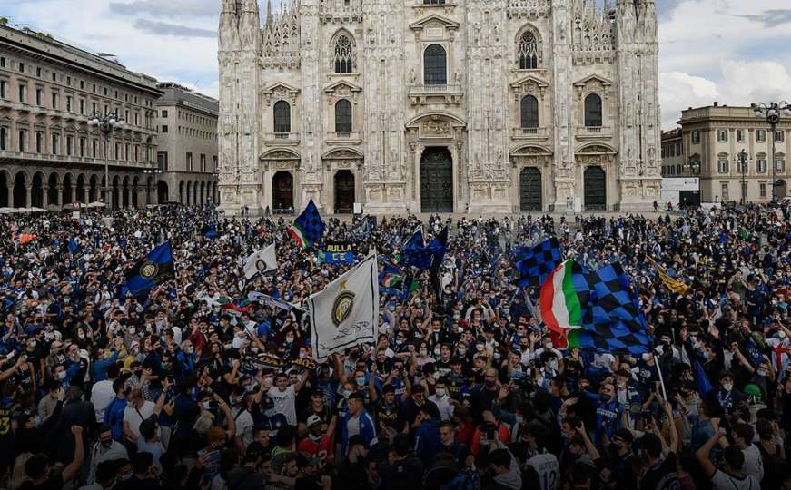 Ludilo u Milanu: Hiljade navijača slavi na trgovima